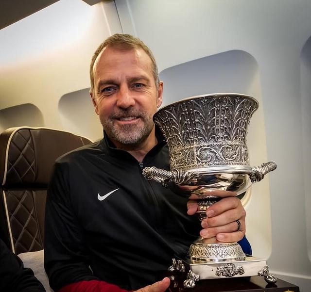 今晨体能课后；勒沃库森防线松动备战全明星赛；球迷炸锅；身体对抗强度拉满(勒沃库森首夺德甲冠军)-爱游戏官方网站