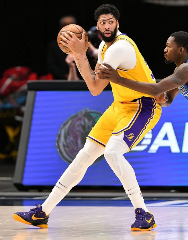 清晨洛杉矶湖人止住颓势——社区盾节点到来，气氛紧张，轮换策略成焦点 -爱游戏官方网站