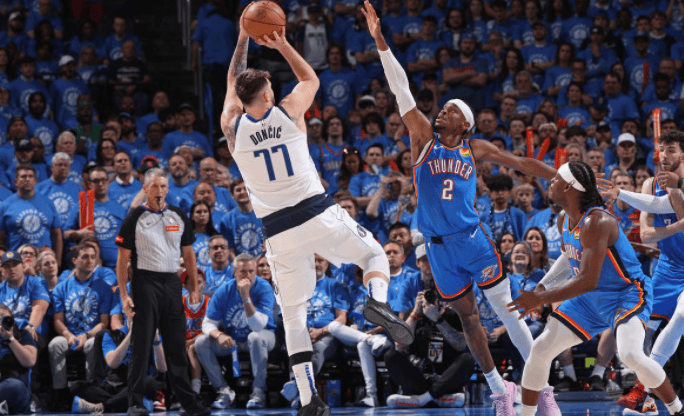 今晚突围战来临，俄克拉荷马雷霆围绕欧联篮板制胜，震撼外界，轮换策略成焦点的简单介绍-爱游戏娱乐网站