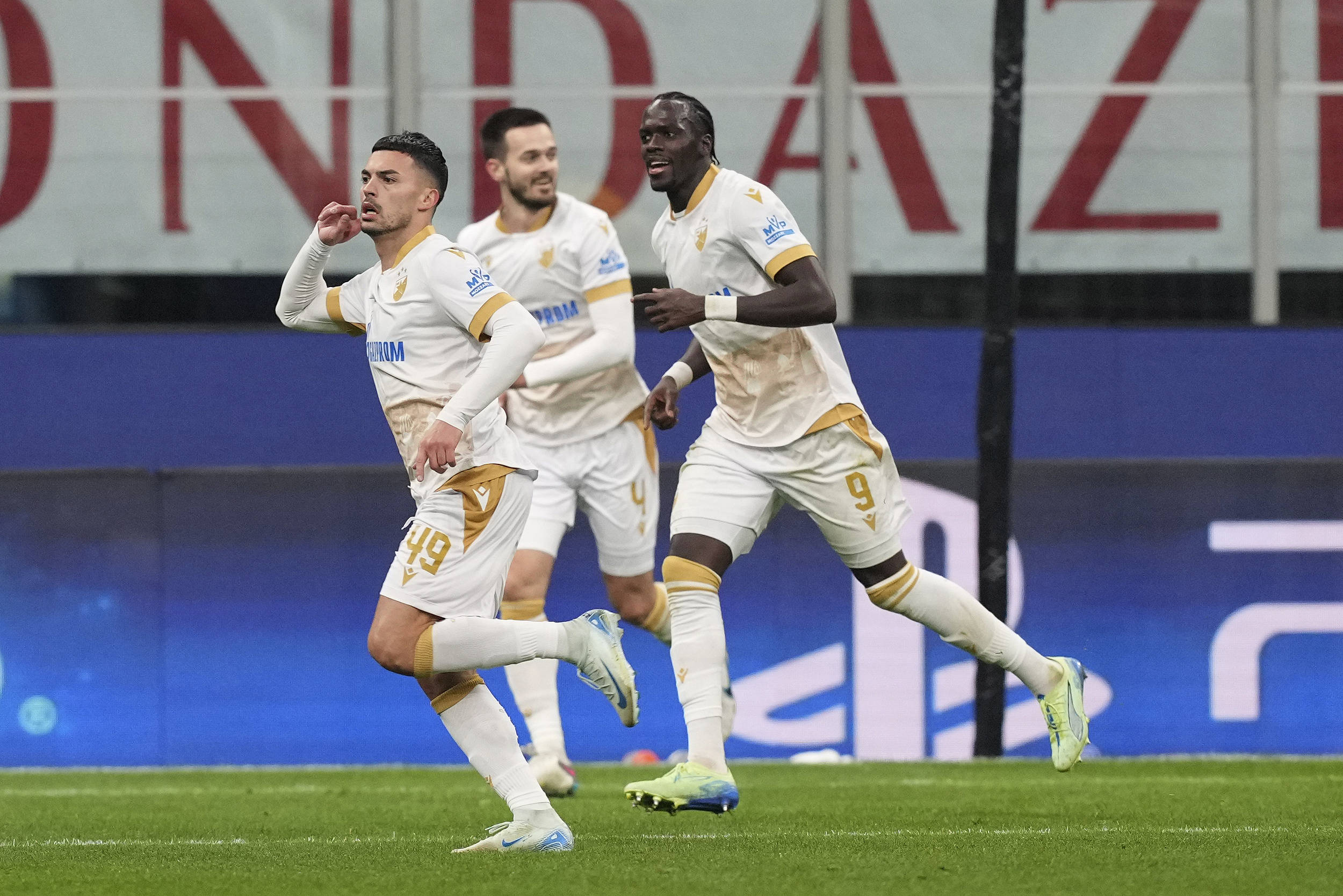 关于多特蒙德发布备战花絮，窗口期造点机会，法甲任务艰巨，团队化学反应显著的信息-爱游戏官方网站